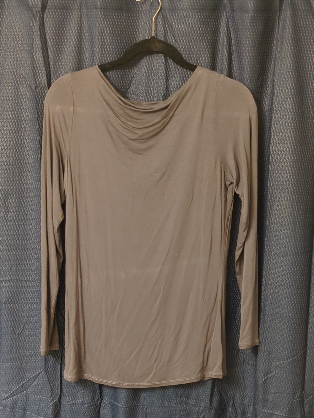 Classic Women's Long-Sleeve Scoop-Neck Top in Gray